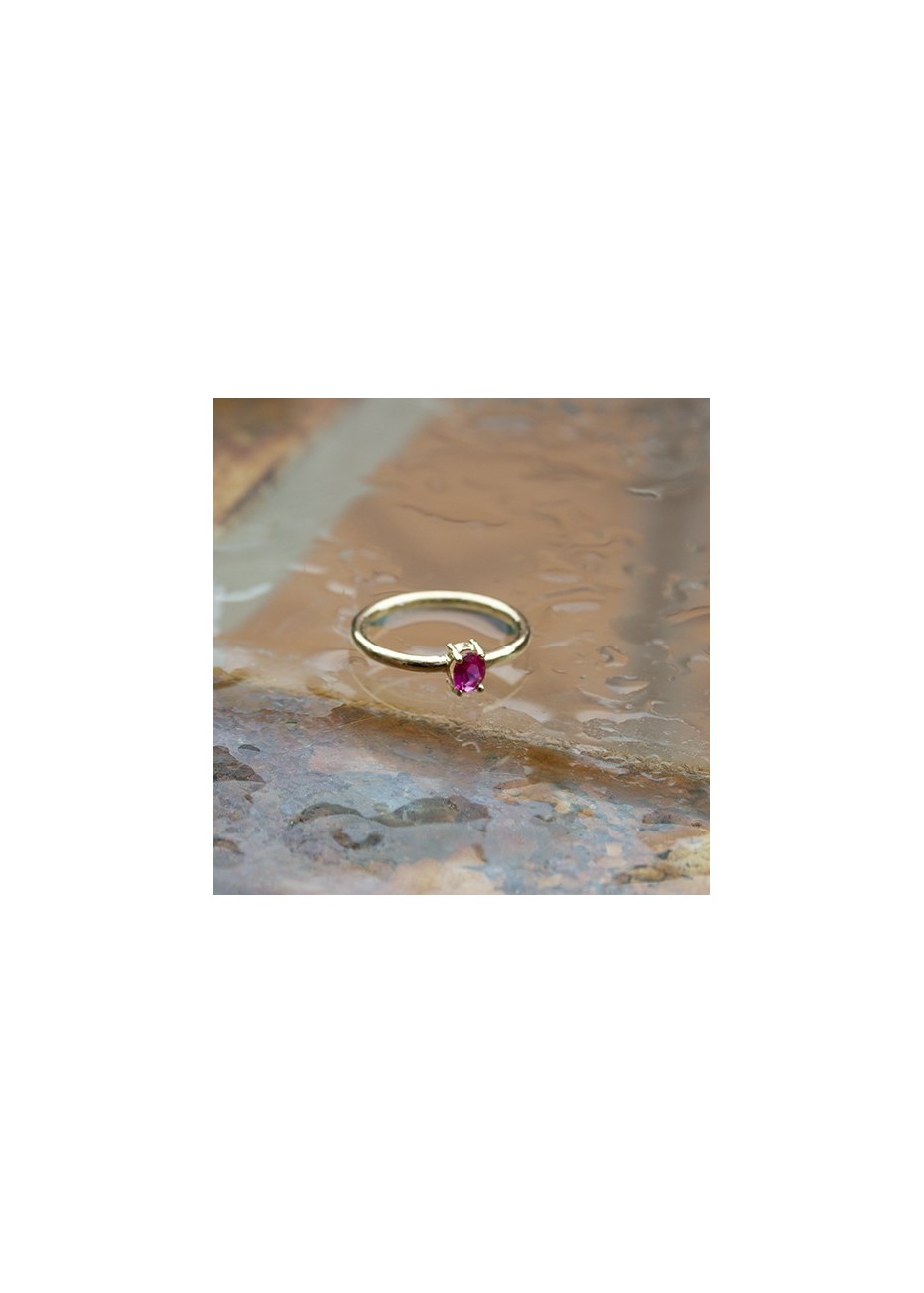Anillo en Plata Uno Rubí Sintético Gold